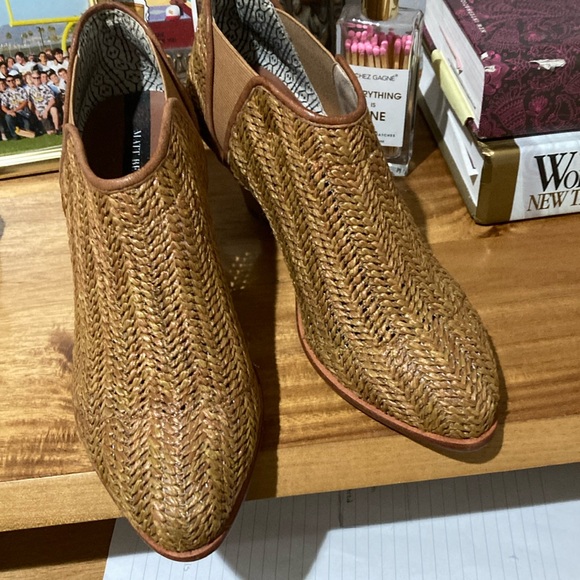 Matt Bernson Marlow Raffia Woven Ankle Booties Size 8 - Picture 1 of 5